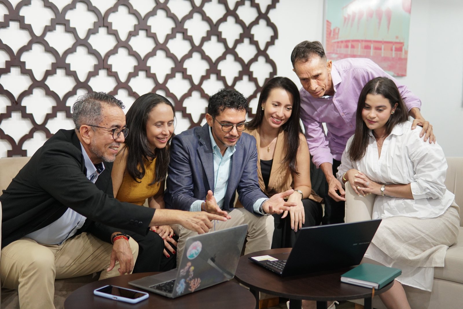 Mentores y consultores del CDE reunidos en grupo